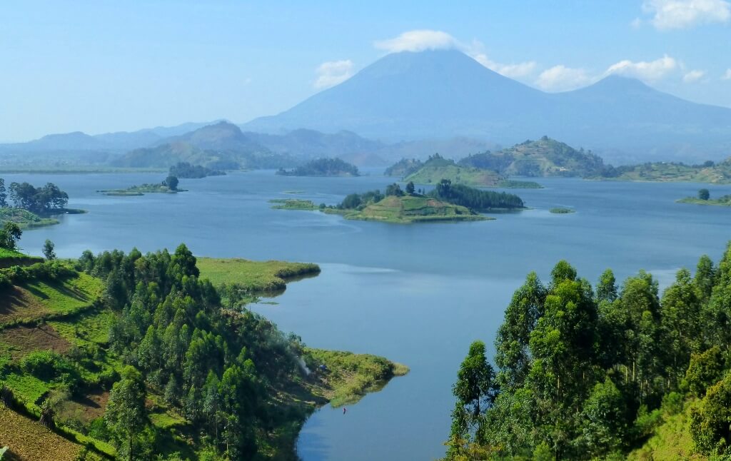 lake bunyonyi